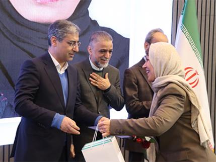 تجلیل از بانوان کارآفرین استان خراسان رضوی در همایش ملی مشاوران امور زنان و خانواده